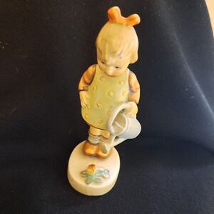 Hummel **Repaired 1950 4" TMK2 Full Bee Little Gardener